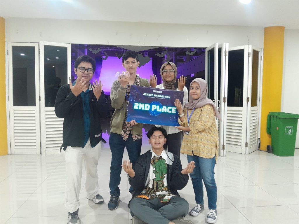 Selamat! Nadia Zaskia dari Bisnis Digital 2022 Juara 2 JIASIC Hackaton di Universitas Telkom Bandung