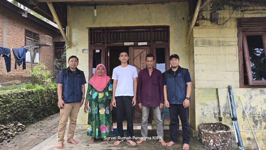 Survei Rumah Calon Mahasiswa Penerima Beasiswa KIPK oleh Tim Seleksi STT Terpadu Nurul Fikri di Padangsidimpuan