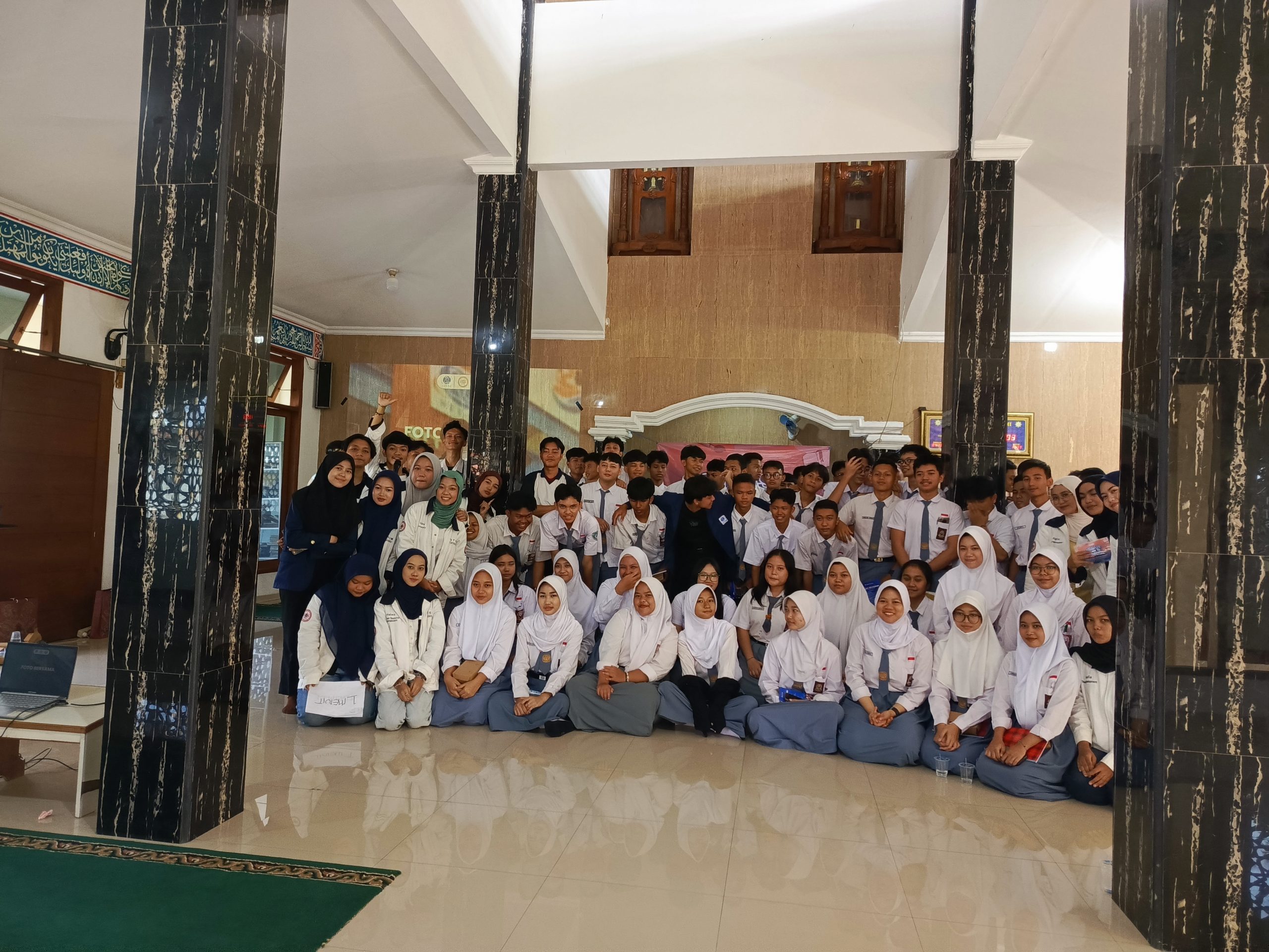 HIMASI Goes to School: Membekali Siswa SMA Bina Dharma Mandiri dengan Keterampilan Abad 21
