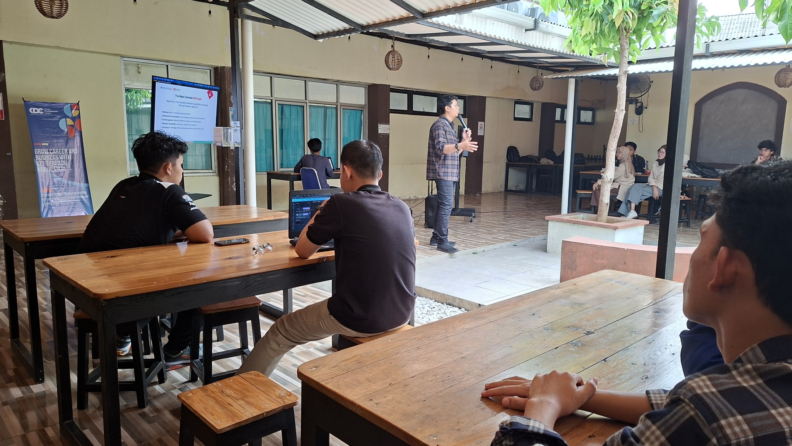 CDC STT Terpadu Nurul Fikri Gelar Bincang Karir Bersama Mahasiswa dan Alumni