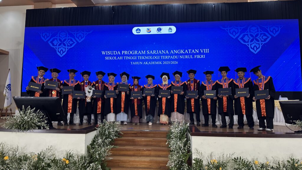 Sukses Gelar Wisuda Ke-8, STT-NF Lepas 557 Wisudawan dan Cetak Kelulusan Perdana Bisnis Digital