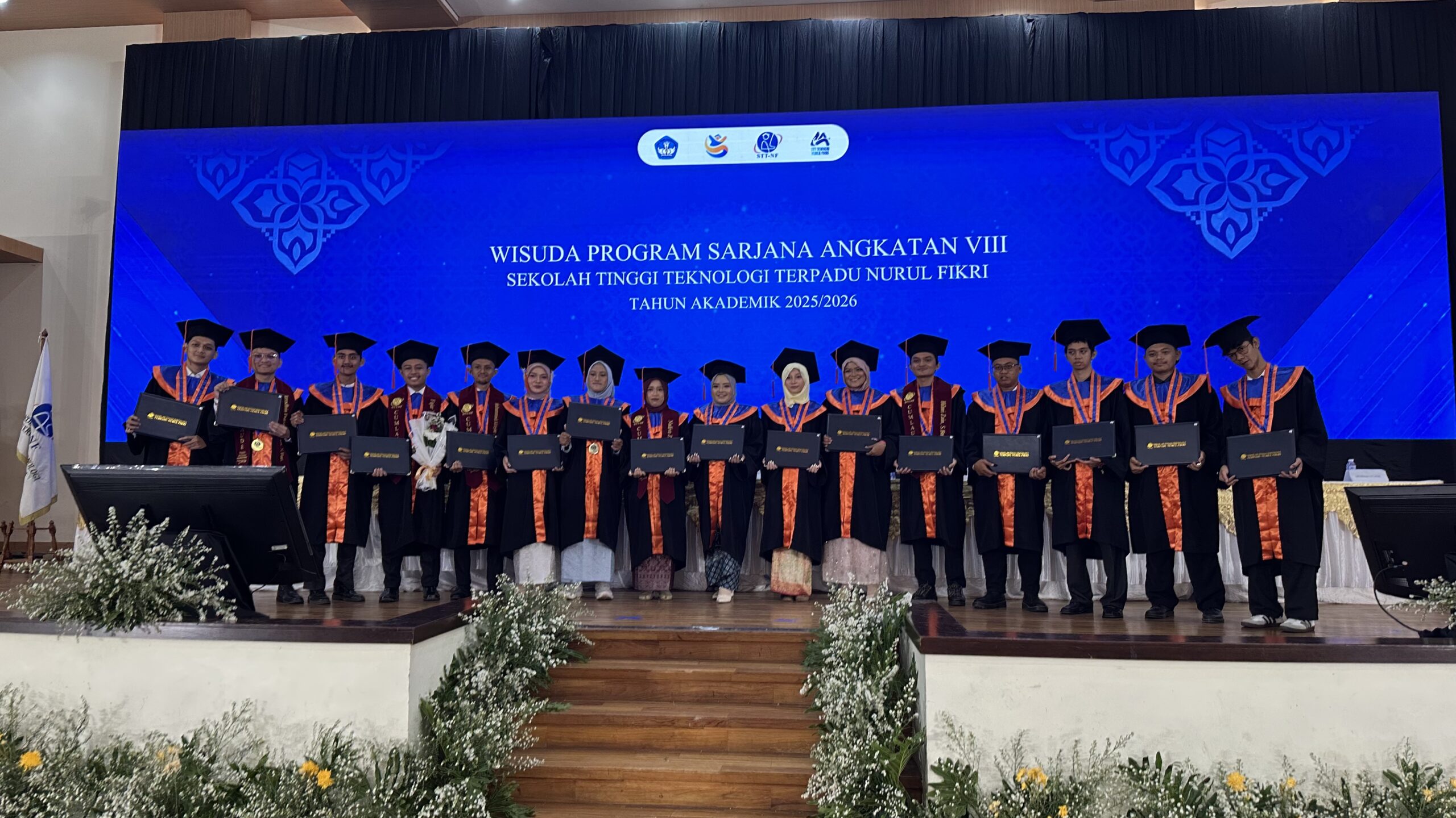 Sukses Gelar Wisuda Ke-8, STT-NF Lepas 557 Wisudawan dan Cetak Kelulusan Perdana Bisnis Digital